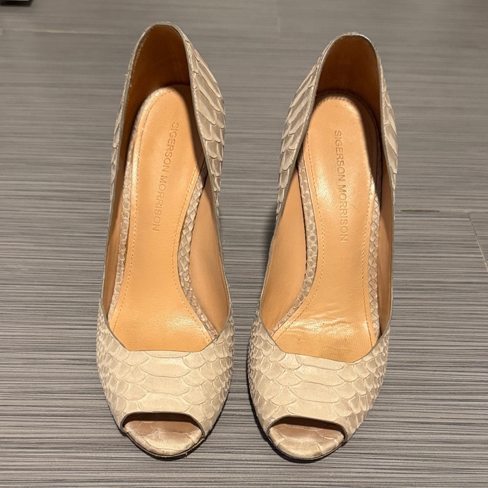 Vintage Sigerson MorrisonTextured taupe Peep Toe Heels